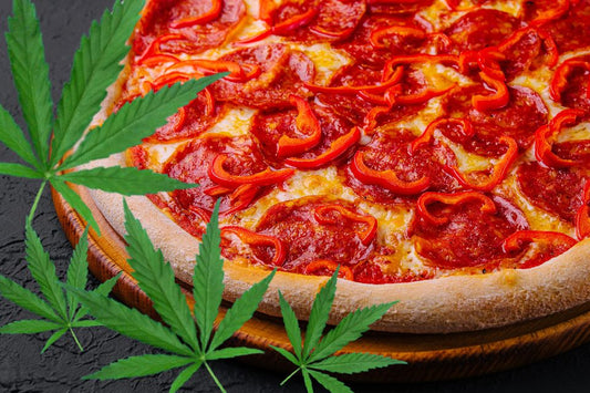 pizza și frunze de cannabis