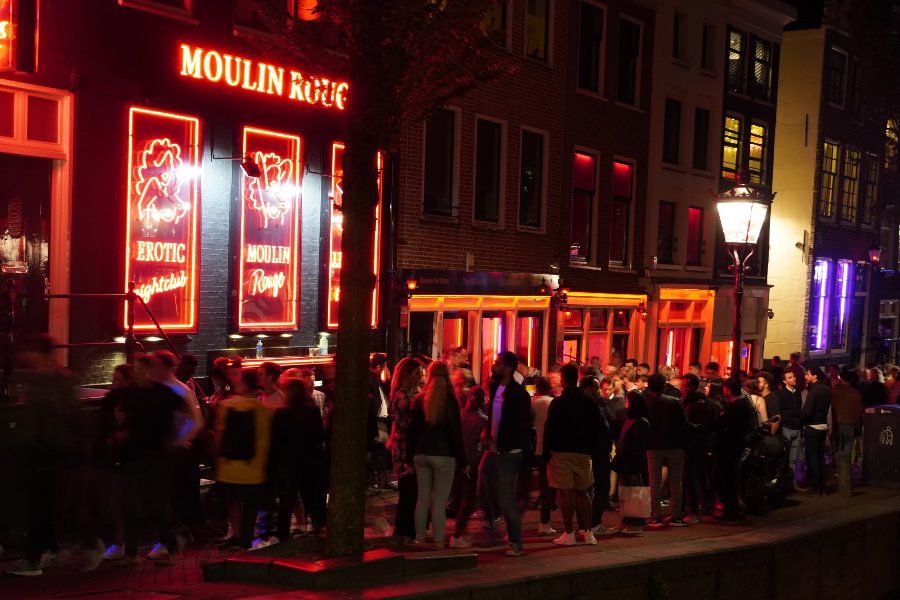 Amsterdam ia măsuri drastice împotriva consumului de canabis în Cartierul Roșu