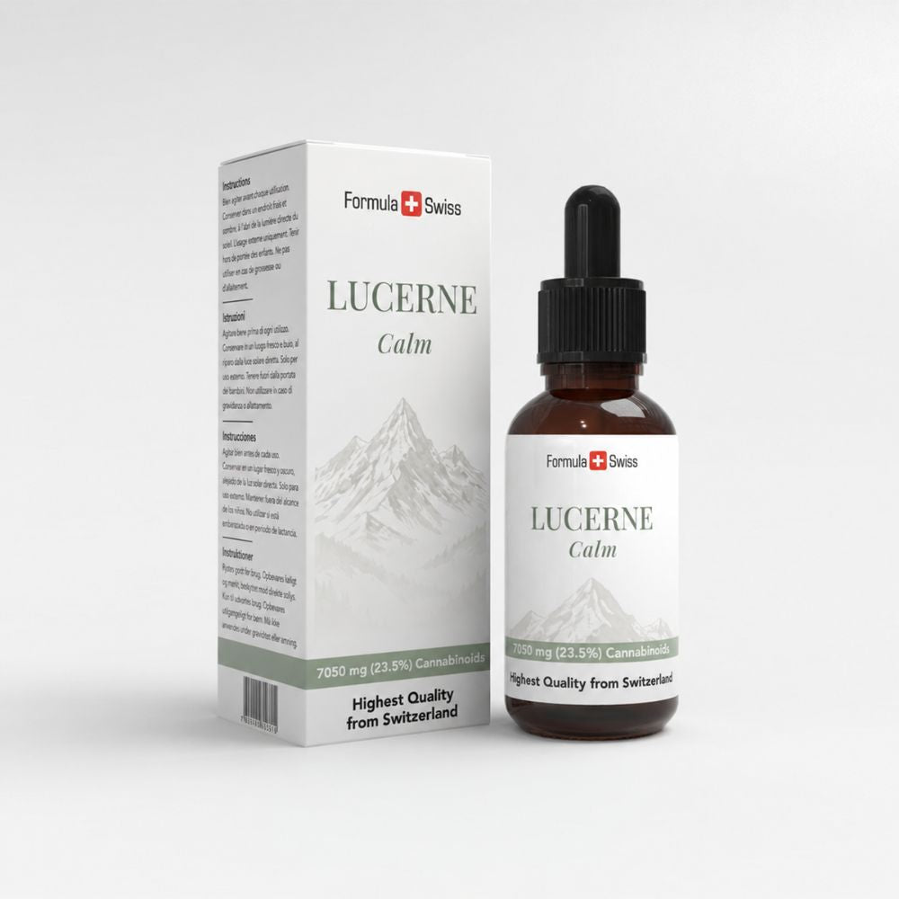 Flacon și ambalaj Formula Swiss Lucerne Calm pe fundal alb